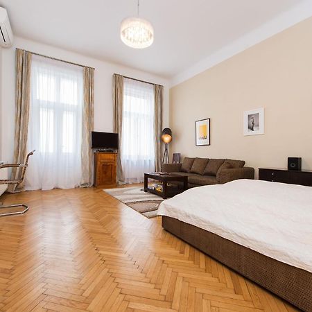 Rosa Linde - Comfort Rooms Wien Phòng bức ảnh